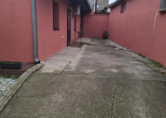 Sara * סובוטיקה